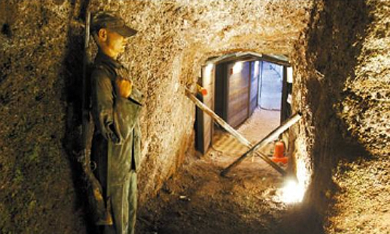 가마오름 진지동굴 내부