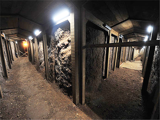 가마오름 진지동굴 내부