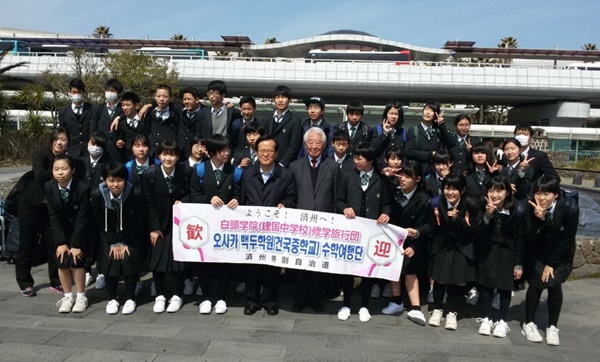 재일 제주인 3·4세들인 오사카 백두학원 중학생 30여명이 선조들의 고향인 제주를 찾아 문화체험 등에 나섰다.
