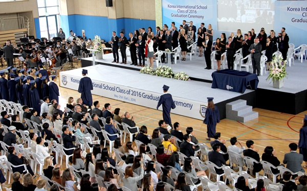 21일 열린 한국국제학교 제주캠퍼스 첫 졸업식 모습. <한국국제학교 제공>