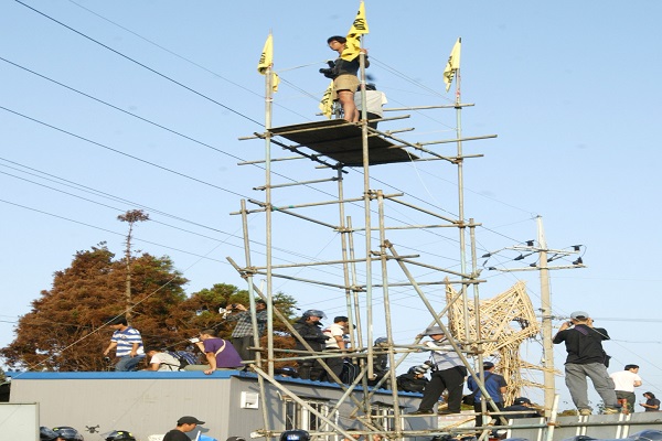 서귀포시 강정마을 중덕 삼거리에 설치된 망루. <뉴시스>